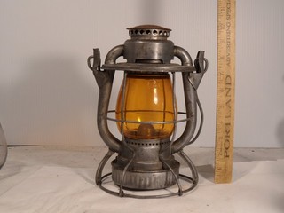 Railroad lantern Dietz Vesta N.Y.C.S. amber globe
