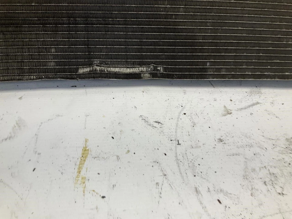 Condensador de ar condicionado 15-23 Mercedes-Benz C300 2.0L CA A/C T - Imagem 3 de 4