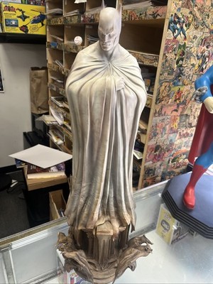 Queen Studios QS Museum Line 1/4 Batman Statue In Stock Full-length Portrait