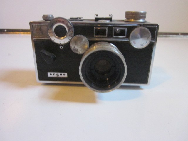 Argus C-3 vintage camera equipment - eBay listing photo 2