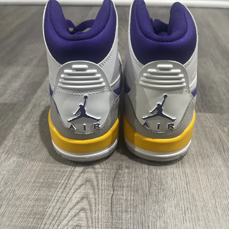 Nike Air Jordan Legacy 312 Lakers Blanco Púrpura Dorado Talla 7.5 AV3922-157 Foto 3 de 4