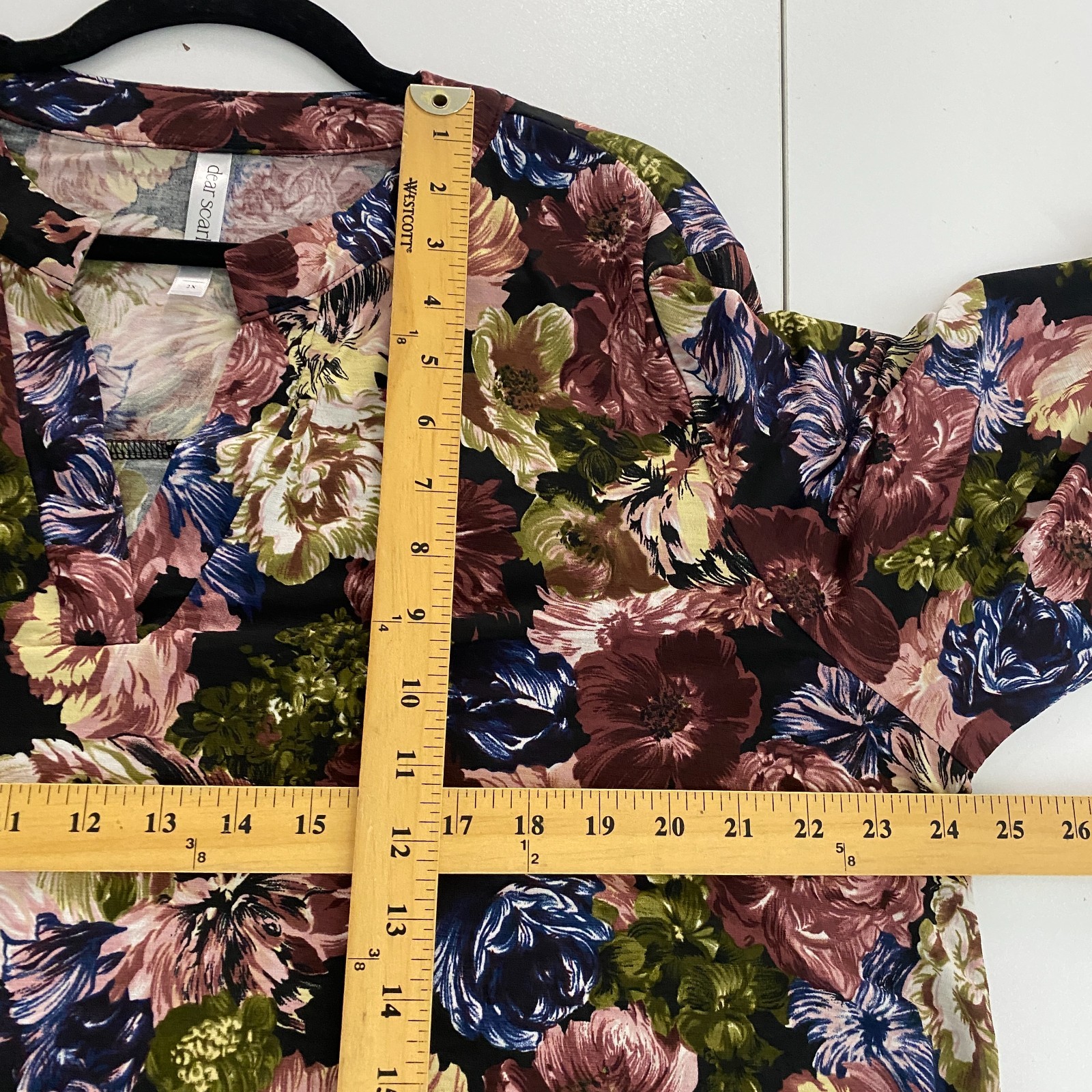 Dear Scarlett Lizzy Blouse Size 2X Tunic Stretch Split Neck Floral Multicolor