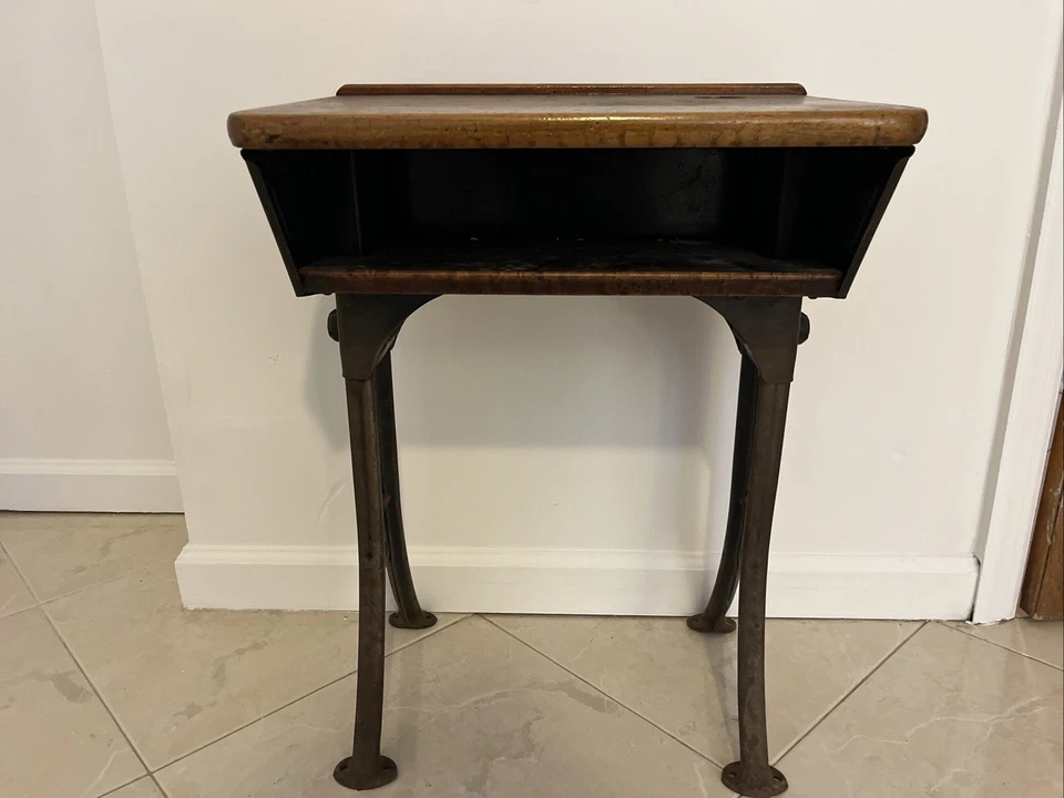Escritorio infantil antiguo patas de hierro tapa de madera Foto 3 de 4