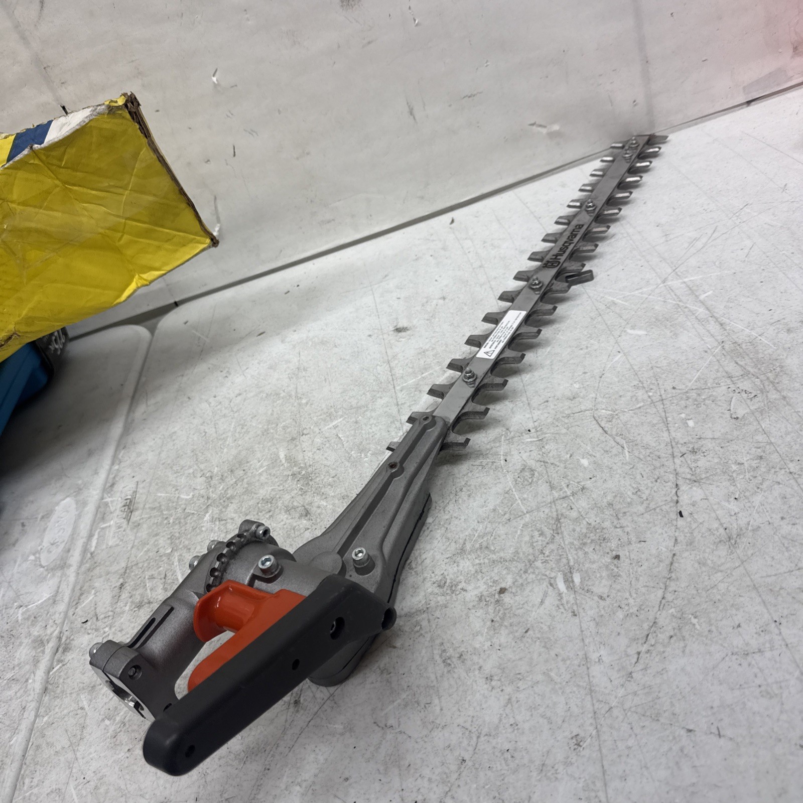 Attachment, 21-inch Dual-sided Blade, Compatible