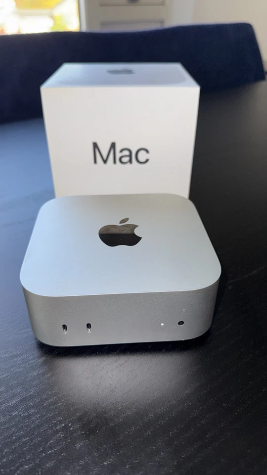 Apple M4 Mac Mini Desktop 256GB 16 GB RAM Silver with dock station - Image 3 of 4