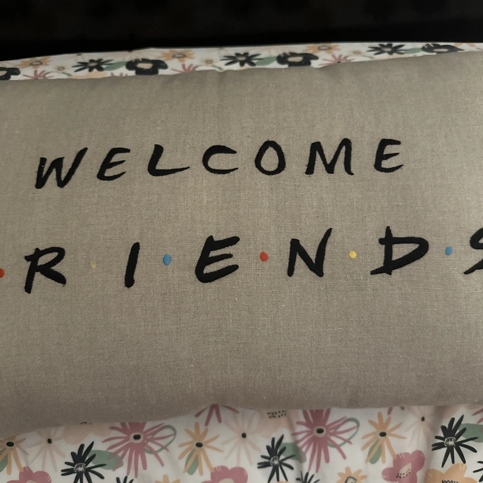 Декоративная подушка с кисточками из керамического сарая Friends TV Show Welcome Friends - Изображение 4 из 4