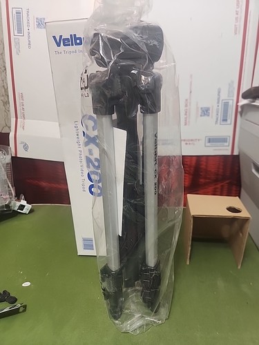 Velbon CX-200 Lightweight Aluminum Photo / Video Tripod 17.2" Expands to 45.1" - Picture 4 of 4