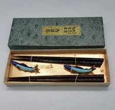 2 Pairs Of Chinese Chopsticks With 2 Fish Holders Original Box (M)