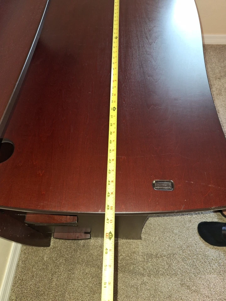 Прямой офисный стол Legare с полкой для аксессуаров для стола темное дерево - Изображение 3 из 4