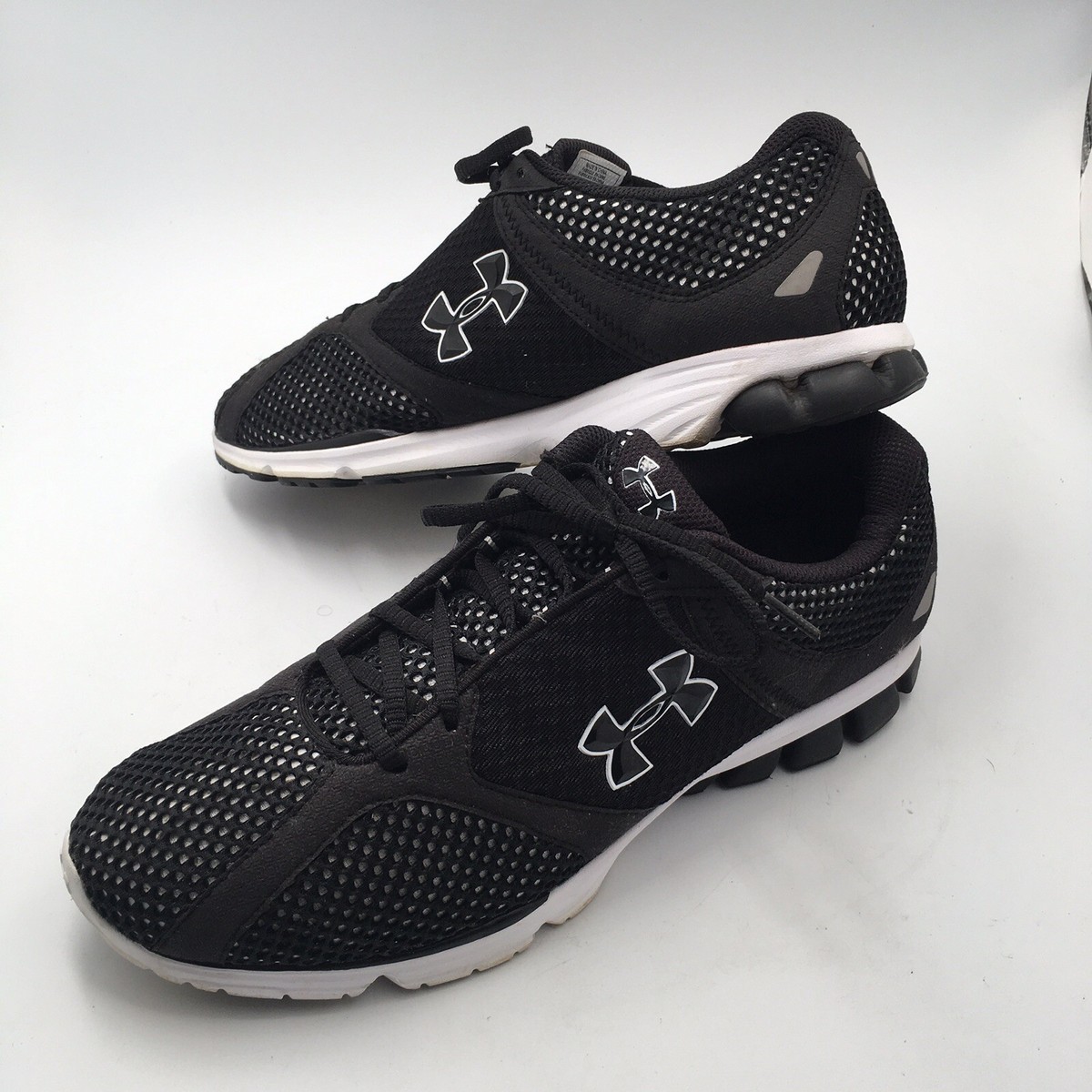 RARE Under Armour Mens Assert Black Running Shoes 1215467-006 Size 11 2010  NICE