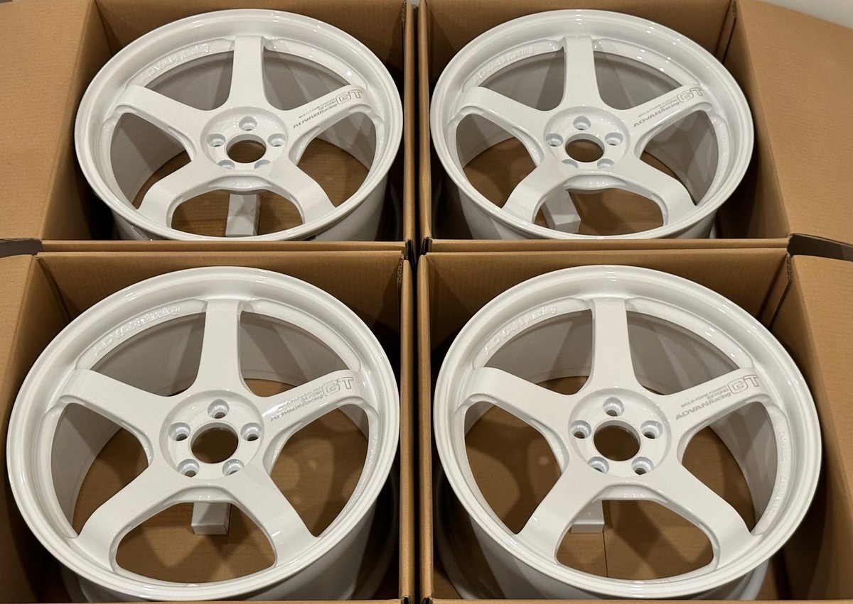 (No 0918) Realize 28インチ ホワイト set of 4) Advan GT Beyond 18x9.5 +45 5x100 White fits GR86 / BR-Z