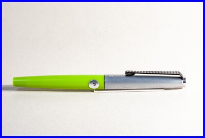 MONTBLANC　Caressa　モンブラン　カレッサ　ライムグリーン　万年筆 MONTBLANC Caressa APFEL GRÜN, Schwarz & Silber 1970er Patronen