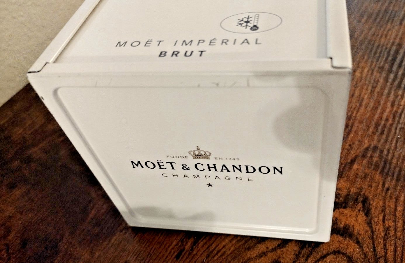 Chondon Robe Moet & Chandon Imperial ELEGANT Brut Gold/White Metal Gift Box EMPTY 13 ...