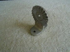 (1) VINTAGE TWO HOLE RATCHET CASTING SHELL MOUNTING BRACKET LEEDY LUDWIG-VG!