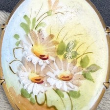 Vintage Estate Brooch Gold Tone Hand Painted Floral Daisy Porcelain Oval 2in