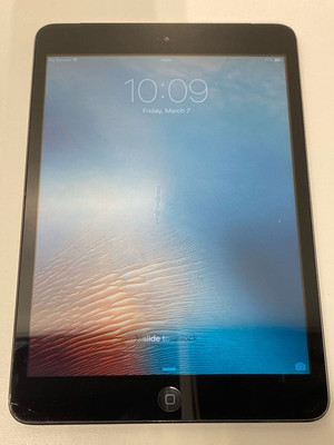 Apple iPad mini Model-A1454 32GB Version 9.3.6 AT&T