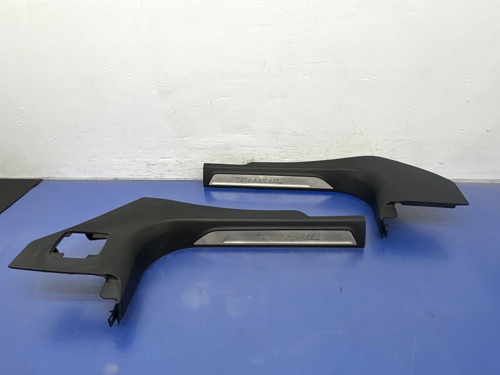 2017-2020 MASERATI LEVANTE M161 OEM FRONT DOOR SCUFF SILL PLATE SET