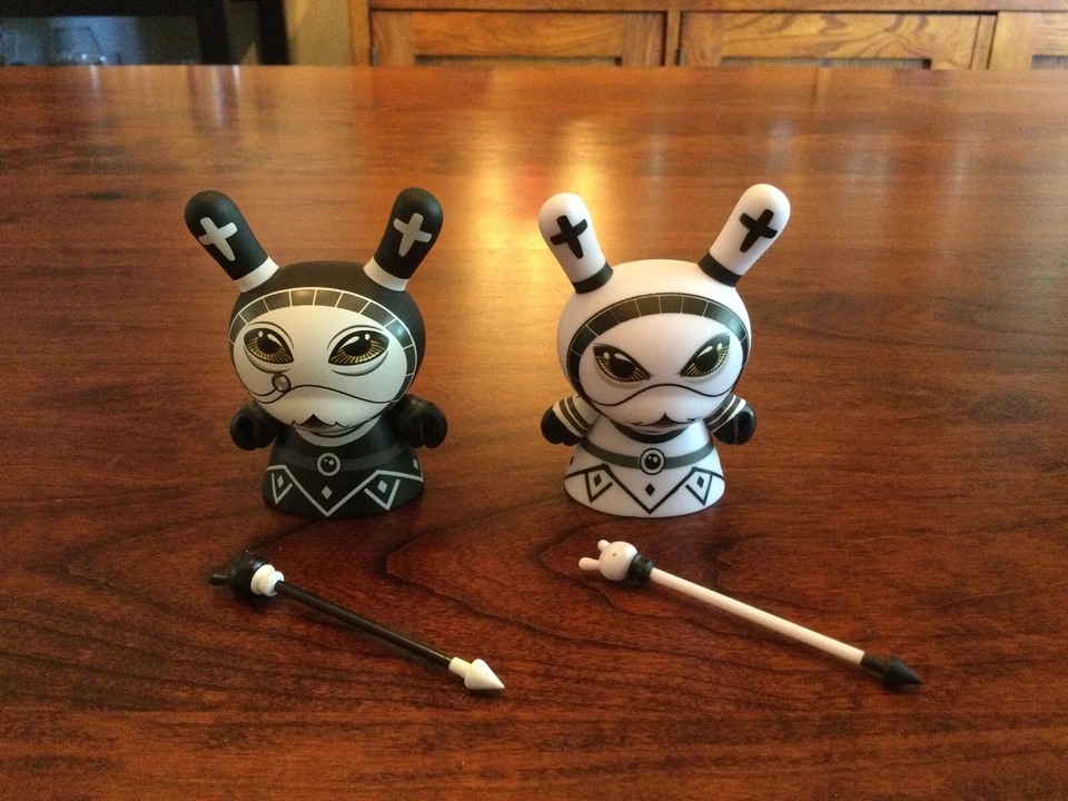 Kidrobot Dunny Shah Mat Otto Bjornik Completo Tablero de Ajedrez Torre Caballero Obispo Peón Foto 4 de 4