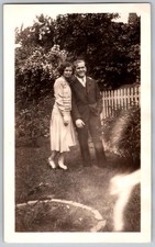 Vtg B&W Snapshot Smiling Couple Garden Picket Fence Suit Drop Waist Dress 1920s
