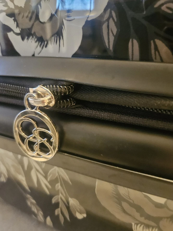 Jessica Simpson 24" And 29" Luggage Pink PINEAPPLE Hardside Suitcase Tropical - Image 4 of 4