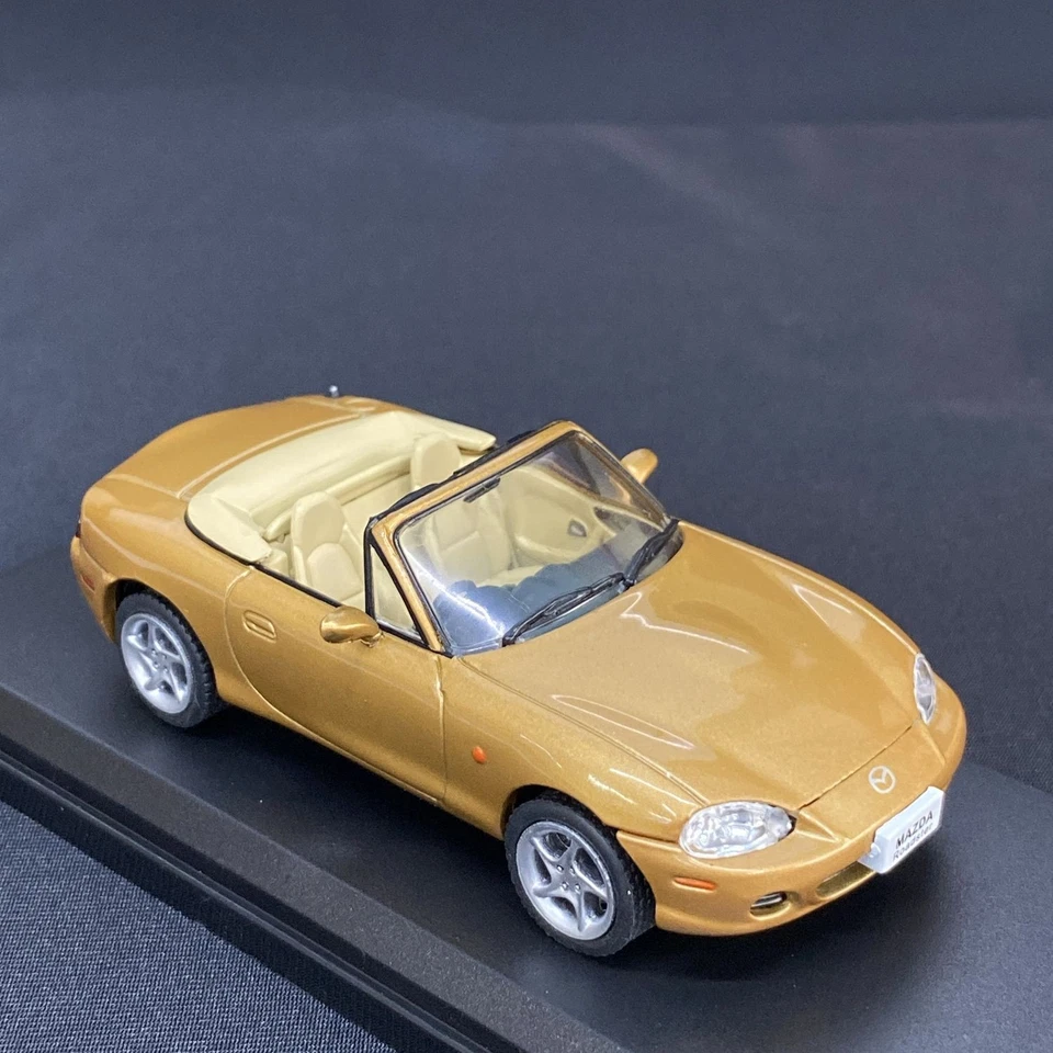 Mazda Roadster 2001 1/43 Scale Box Mini Car Display Diecast Vol 104 - Image 3 of 4