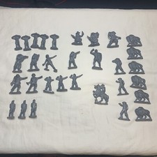 Vintage Cast Metal Toy Soldiers Army Men, Cowboys  Buffalo. Figures Lot of 31.