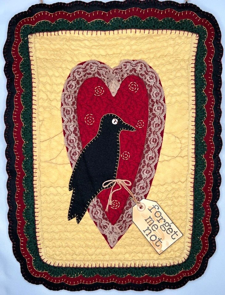 Alfombra acolchada para colgar en la pared arte popular primitivo corazón cuervo cuervo 20" Foto 2 de 4