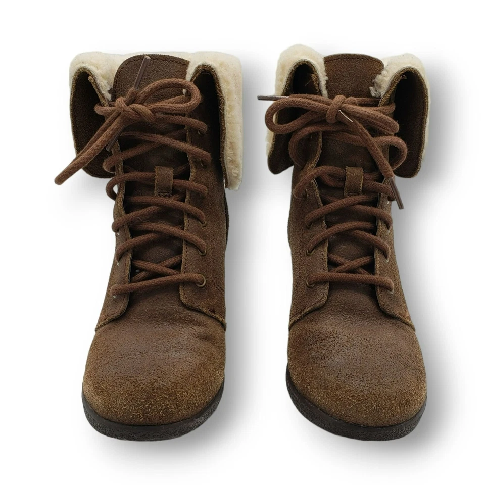 Botas anabela femininas UGG Zea 7 marrom impermeável camurça shearling 1003360 - Imagem 3 de 4