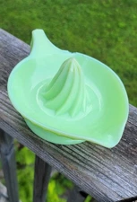 VINTAGE GREEN GLASS JADITE 7" JUICER/REAMER -- CHIP