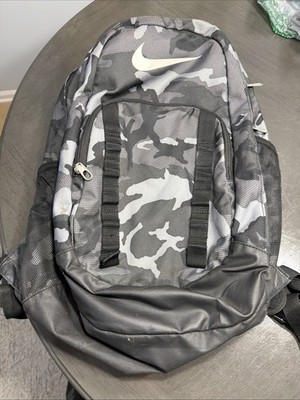nike brasilia 7 backpack camo Extra Large Olive Training The camo AOP design adds a trendy touch to your look Nike Brasilia Camo Backpack |