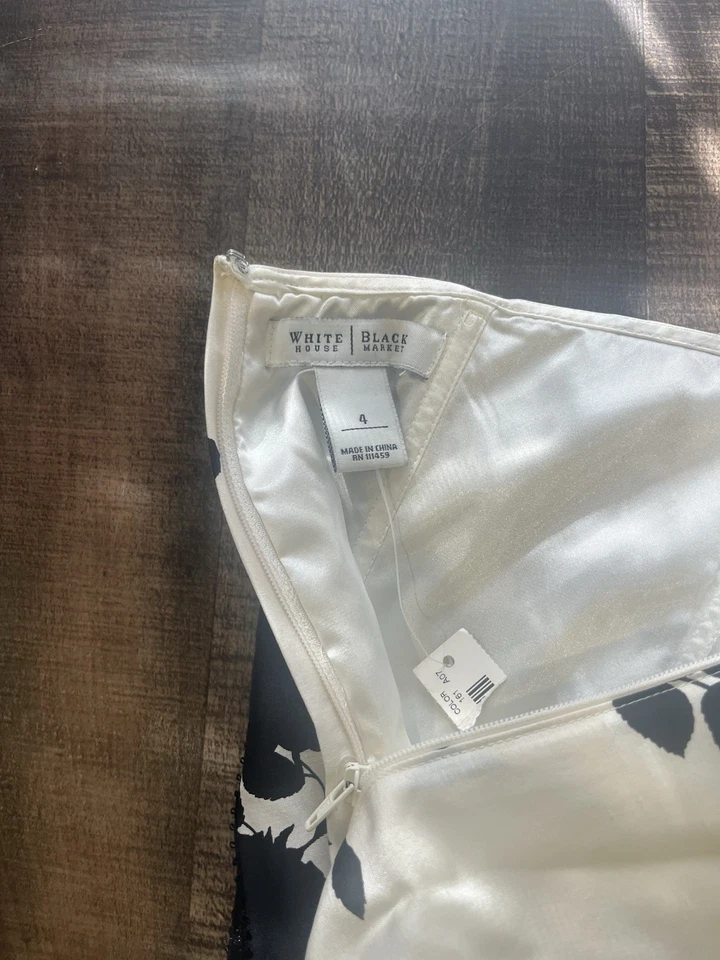 Top sin tirantes Casa Blanca Mercado Negro con estampado floral blanco y negro Talla 4 Foto 3 de 3