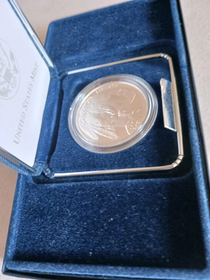 2001 P $1  American Buffalo Commemorative   Silver Dollar  Proof - Image 3 of 4