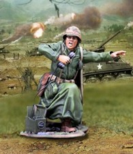 THE COLLECTORS SHOWCASE KOREAN WAR CS01106 U.S. MARINE RADIO OPERATOR