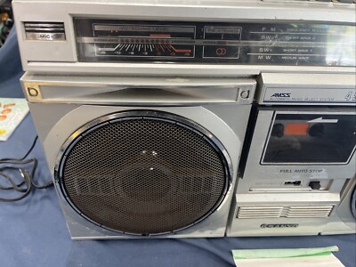 Vintage Sanyo M9935K Boombox FM/SW1/SW2/MW Radio Cassette Player