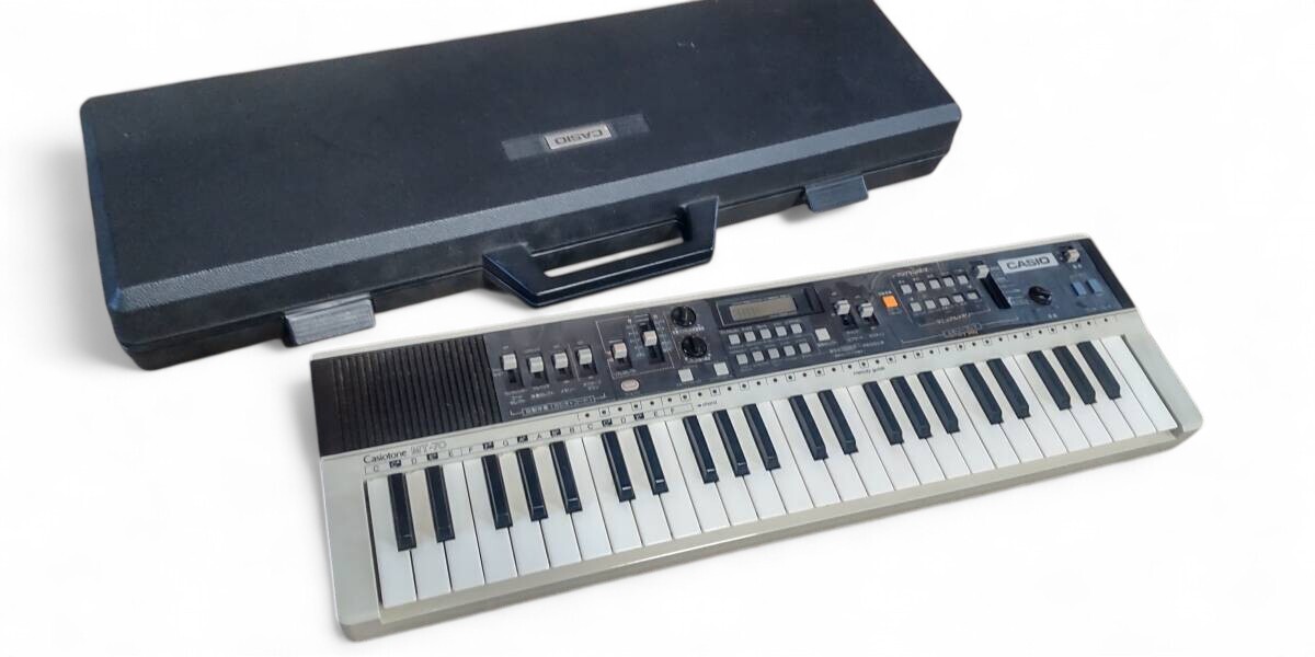 CASIO MT-70 Synthesizer Casiotone 49-Key 20 tones, 10