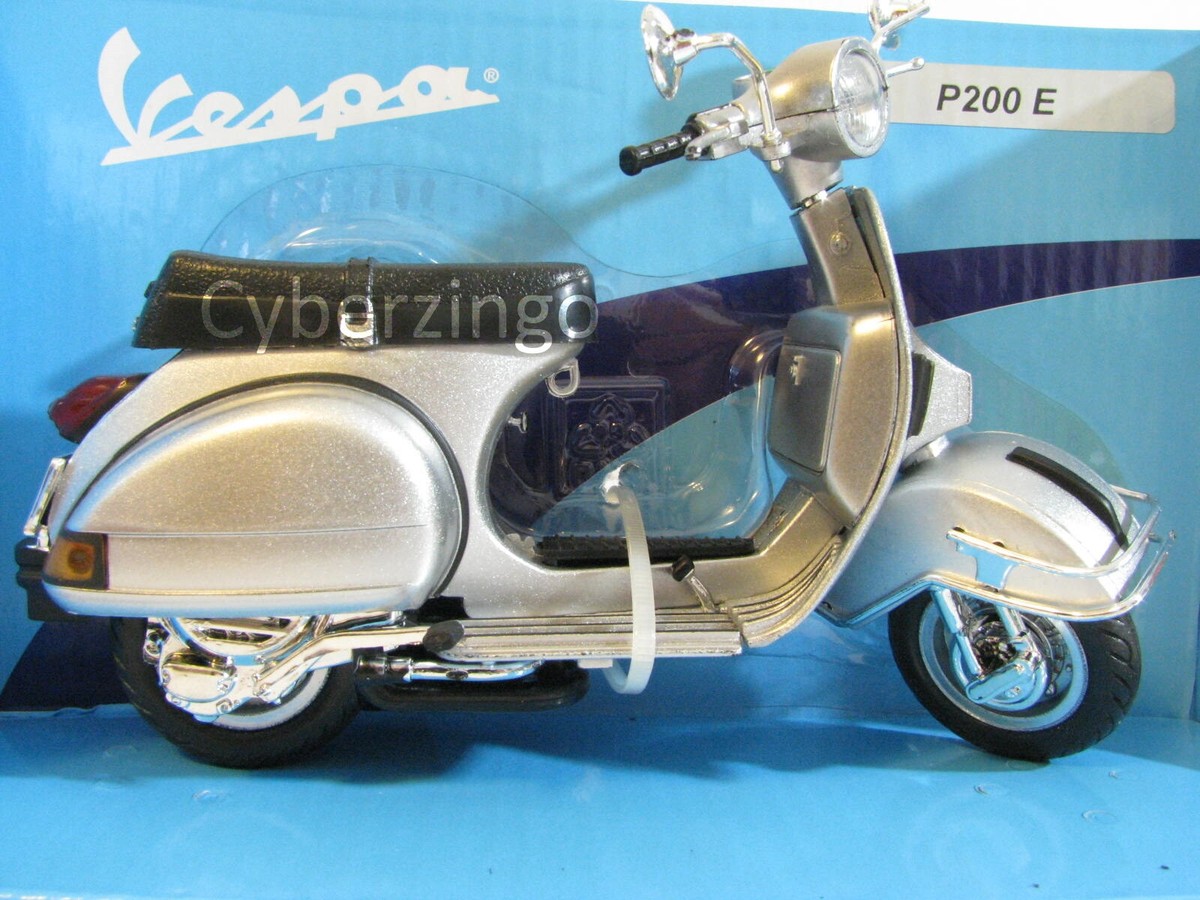 Vespa P200E 1/12 Scale Silver Diecast Scooter Model NewRay