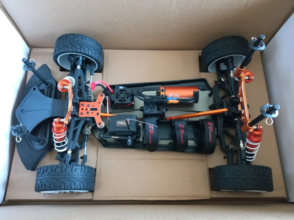 *NEW IN BOX* 1/8 BRUSHLESS 4WD FORD FIESTA RALLY CAR RC - Immagine 4 di 4