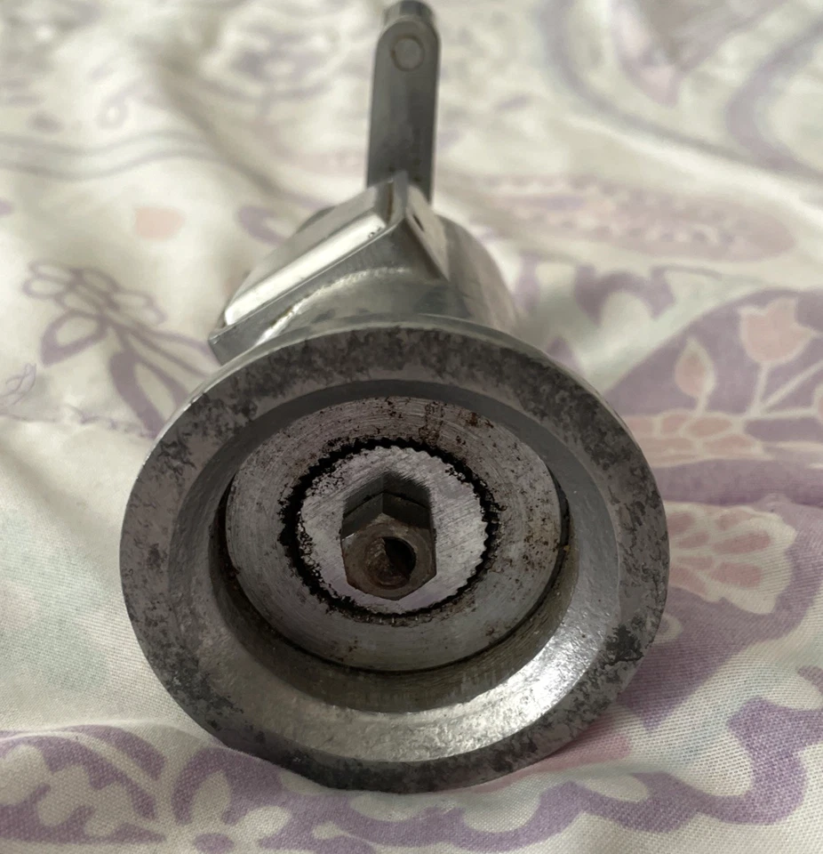 PERFEX ~ Aluminum ~ PEPPER MILL GRINDER ~ Made In France ~ Vintage ~ 4 Inches ~ - Image 2 of 4