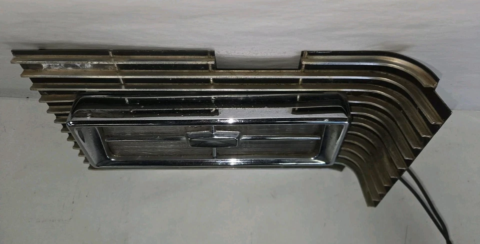 Cadillac Deville Fleetwood Calais Lt 1968 parrilla delantera extensión señal de giro fabricante de equipos originales Foto 3 de 4