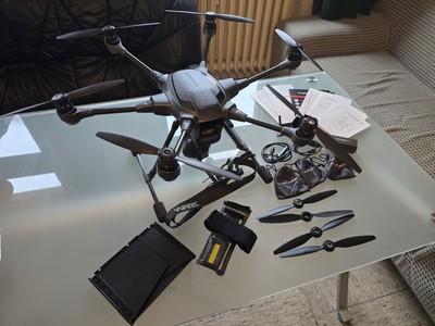 Yuneec Typhoon H Hexacopter | CGO3+ 4K |  ST16 | viel Zubehör | flugfertig
