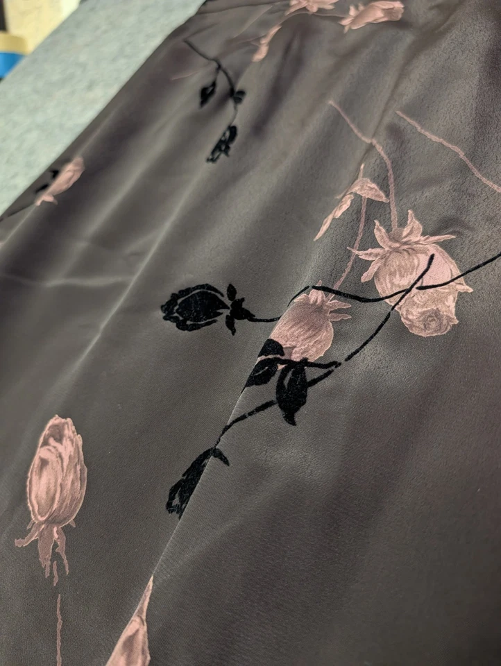 NUEVO CON ETIQUETAS Moda Bug Talla 26/28 Maxi Floral Púrpura Falda Abertura Invierno Formal Años 90 Foto 3 de 4