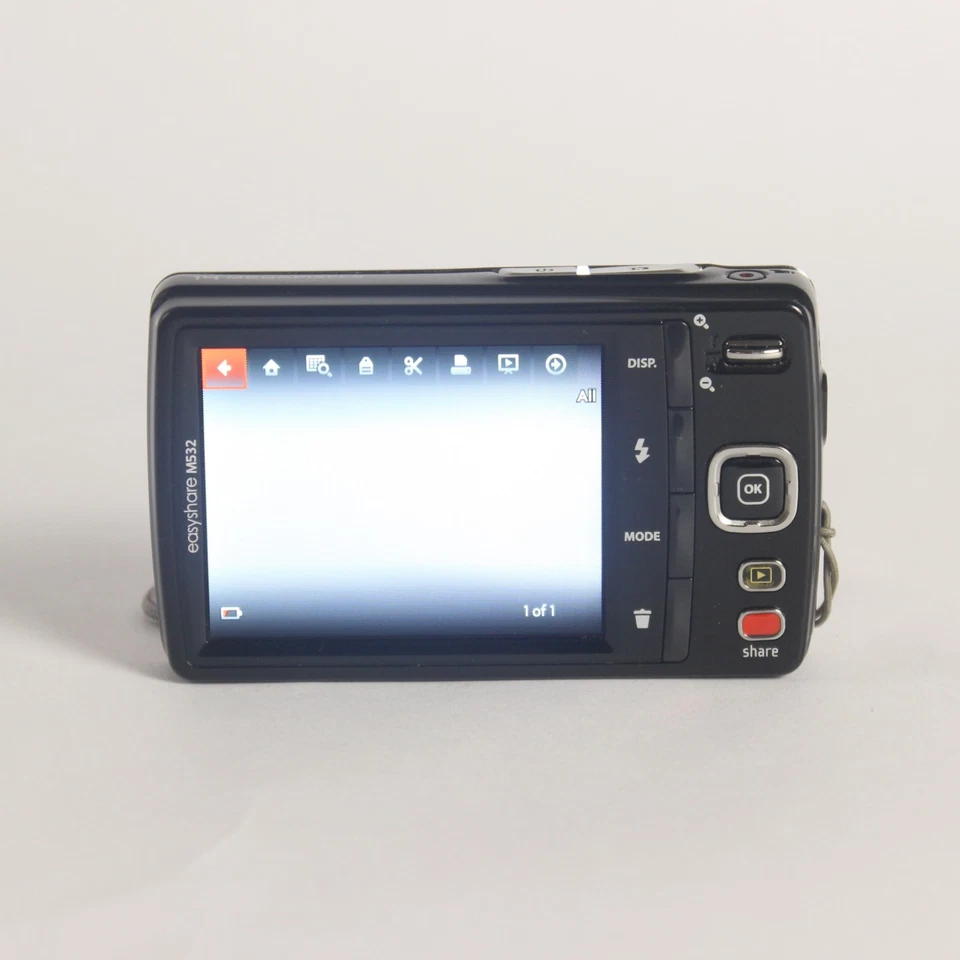 Kodak EasyShare M532 14.0MP Digital Camera + Box & Manual (For Parts or Repair) - Image 4 of 4