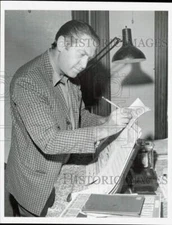1967 Press Photo Composer Leon Kirchner at Home, Cambridge, Massachusetts