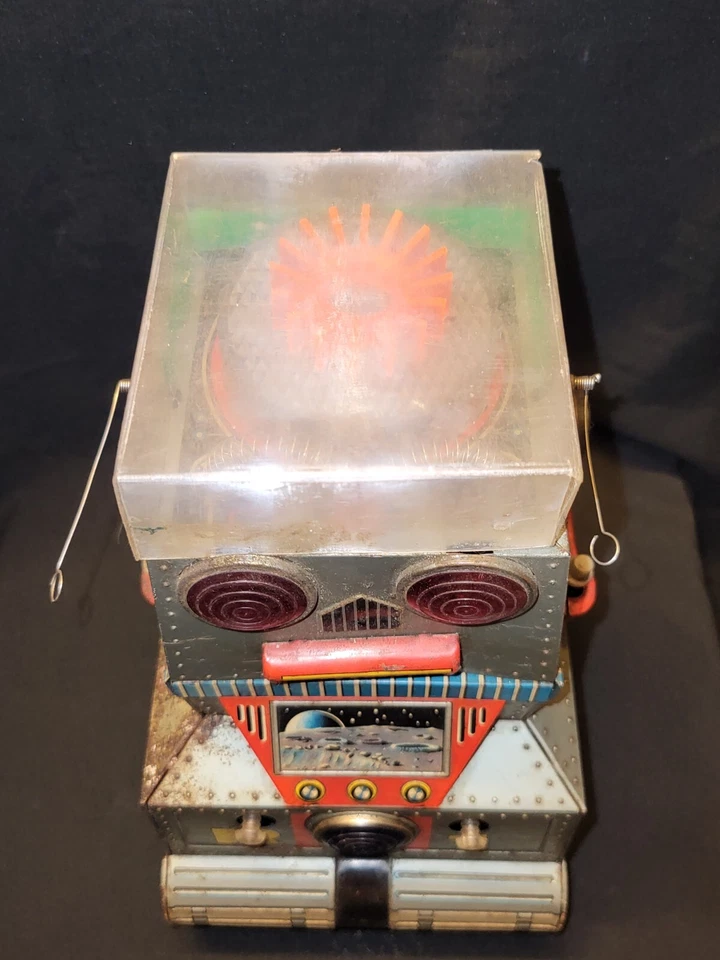 VINTAGE OLD TANK SHAPE BATTERY-OPERATED TIN TOY ROBOT R 1 NAMURA JAPAN RARE 1960 - Image 4 of 4