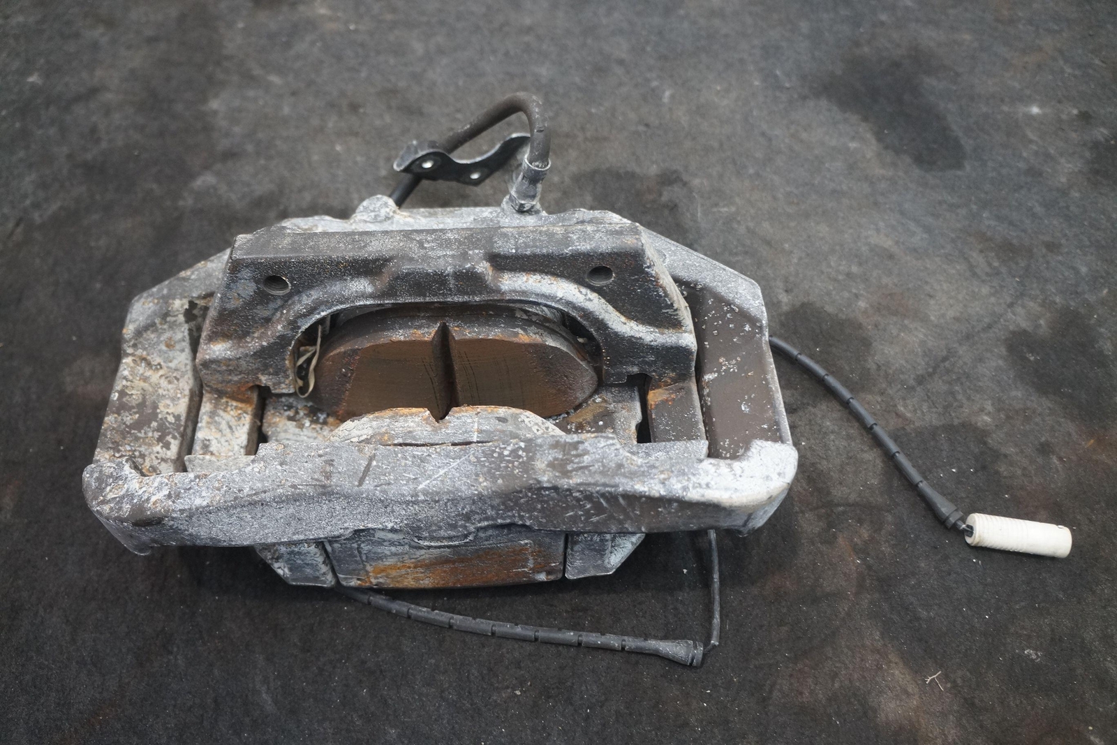 Front Left Brake Caliper & Bracket 34116761791 OEM Rolls Royce Phantom 2004