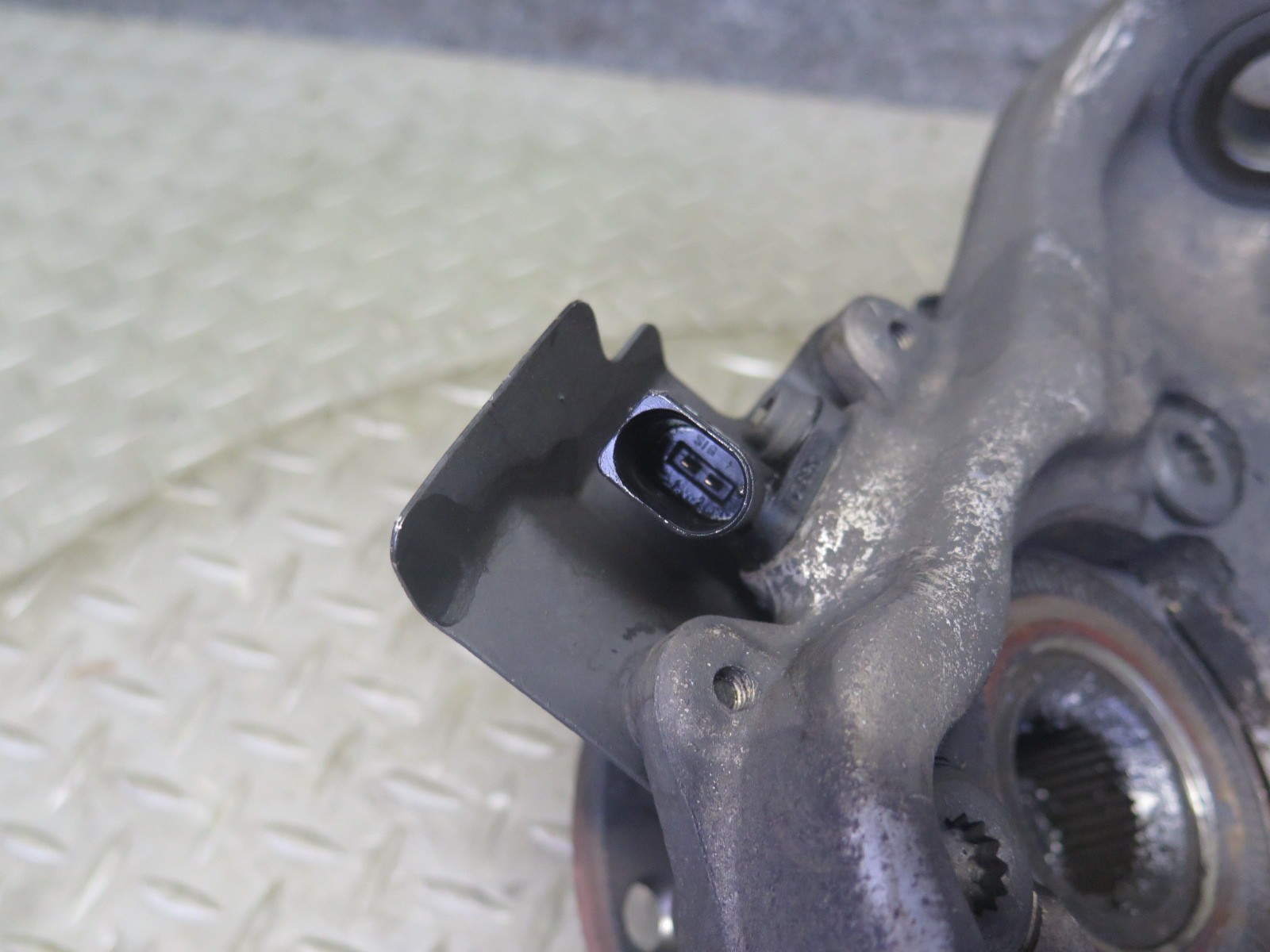 2006-2012 BENTLEY CONTINENTAL FLYING SPUR FRONT LEFT SPINDLE KNUCKLE WHEEL HUB