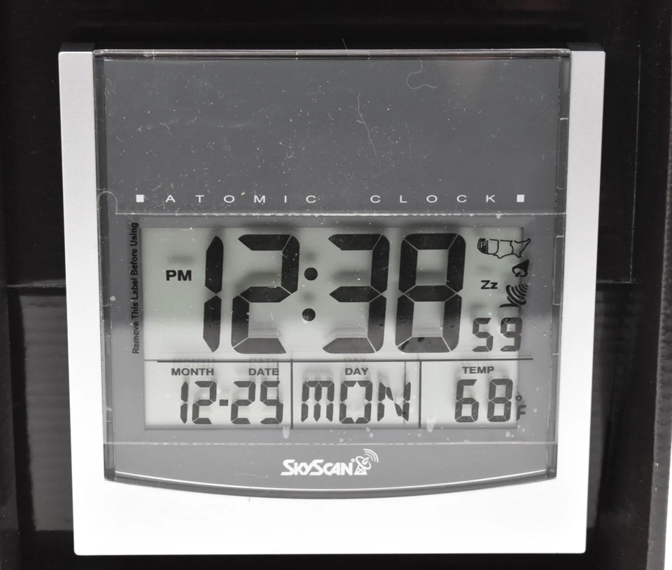 SkyScan Atomic Wall Clock Radio Controlled Date Time Calendar Temp Auto DST - Image 4 of 4