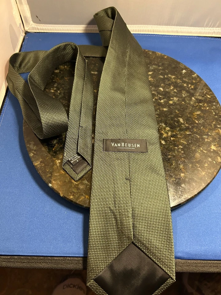 Corbata para hombre Van Heusen verde oliva longitud clásica tejida seda Foto 2 de 4