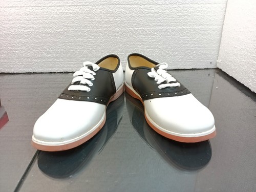 Carriage Court 7.5 Black White Saddle 