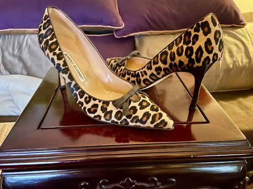 manolo blahnik leopard pumps